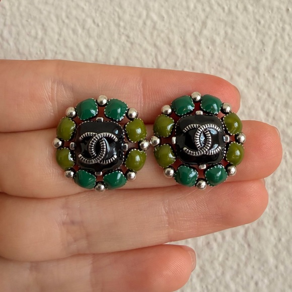 💚Chanel CC Enamel Floral Stud Earrings☘️ - Picture 8 of 13